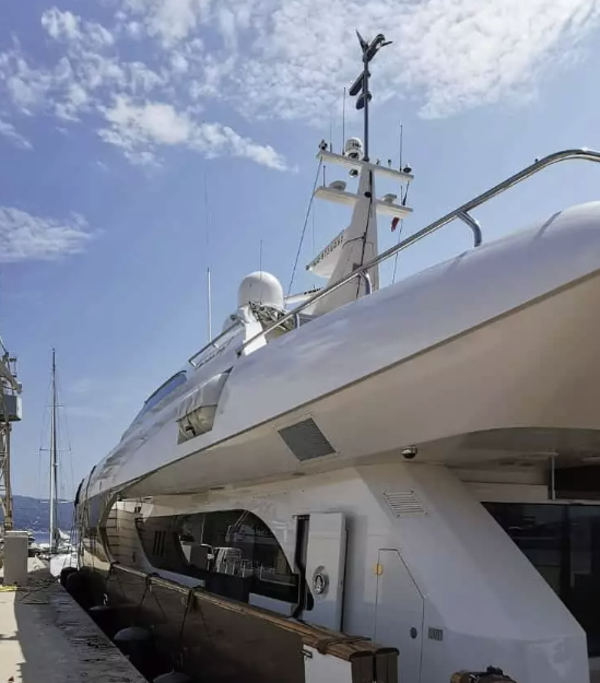 yacht 1